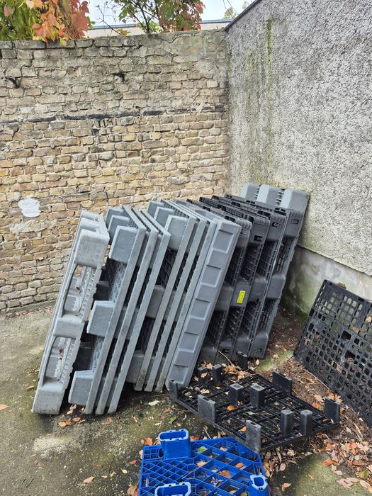 Komplet 13 platet plastikowych używanych w dobrym stanie