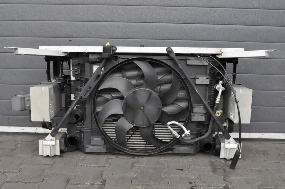 Volvo V90 II Передня панель, телевізор