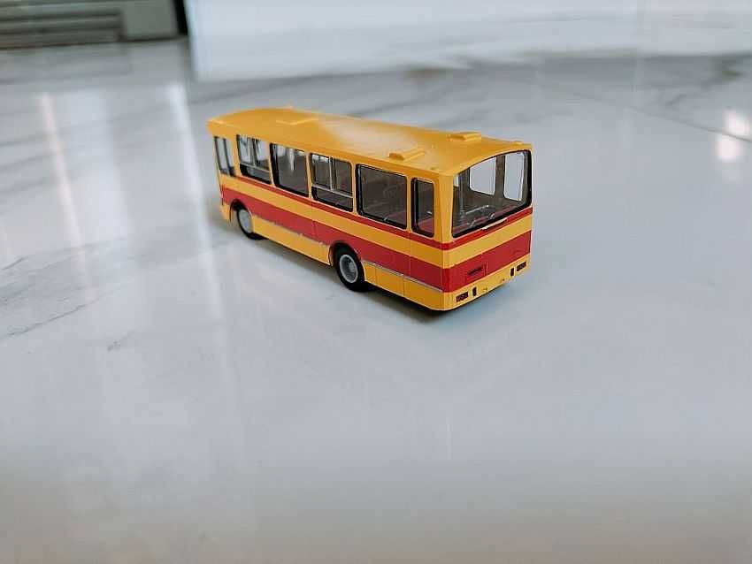 Model autobusu JELCZ 080 skala 1/87