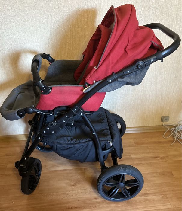 Продам прогулочную коляску