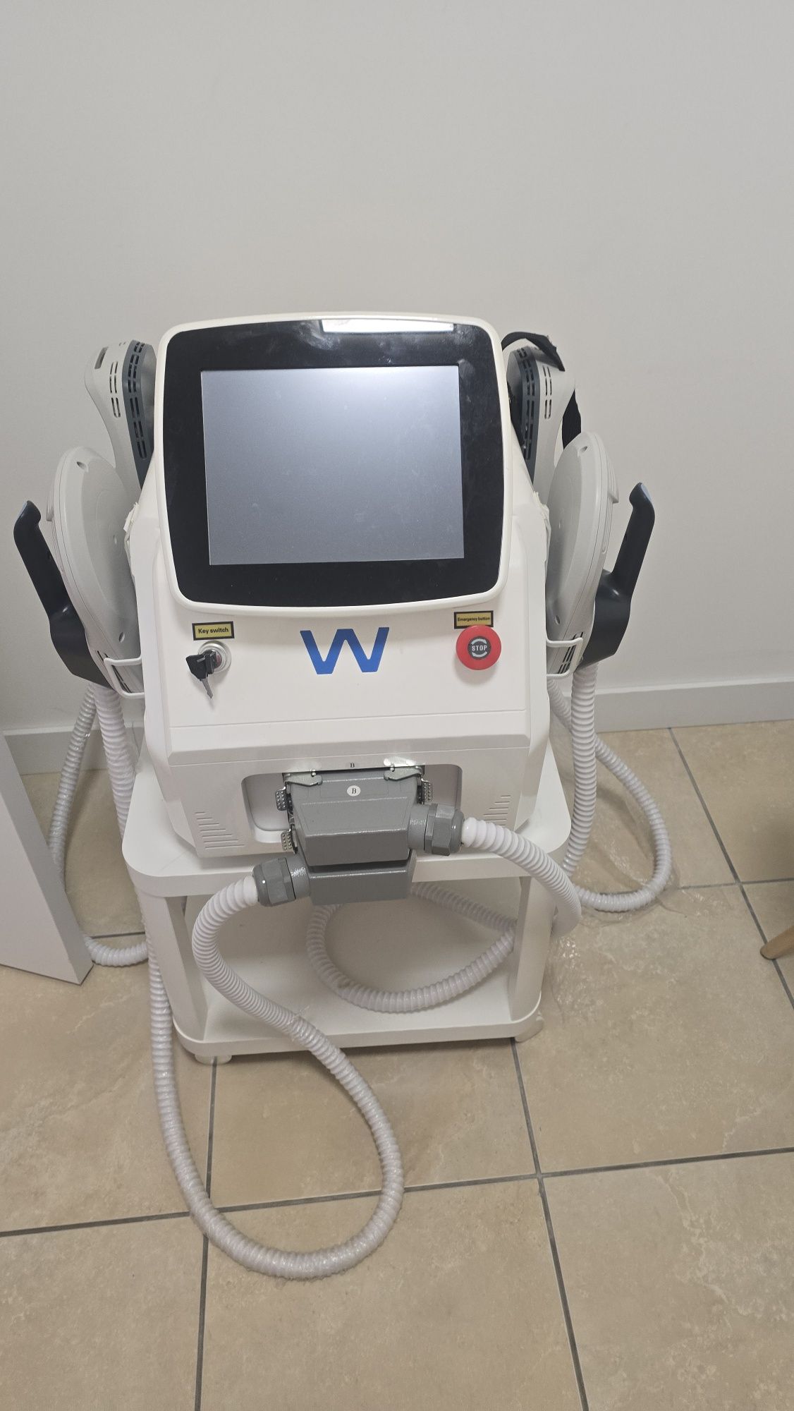EQUIPAMENTO EMSBODYSCULT 4 placas
Combate a gordura localizada e flaci