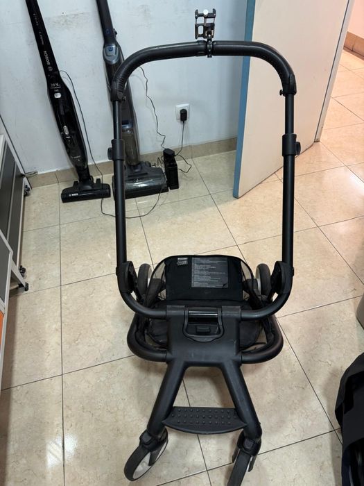 Carrinho de bebé com acessorios