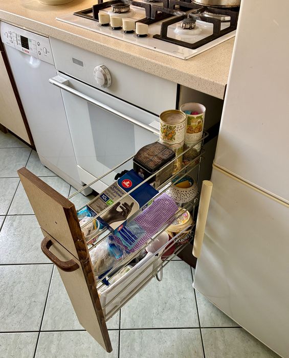Szafki kuchenne wiszące, stojące, bardzo pojemne