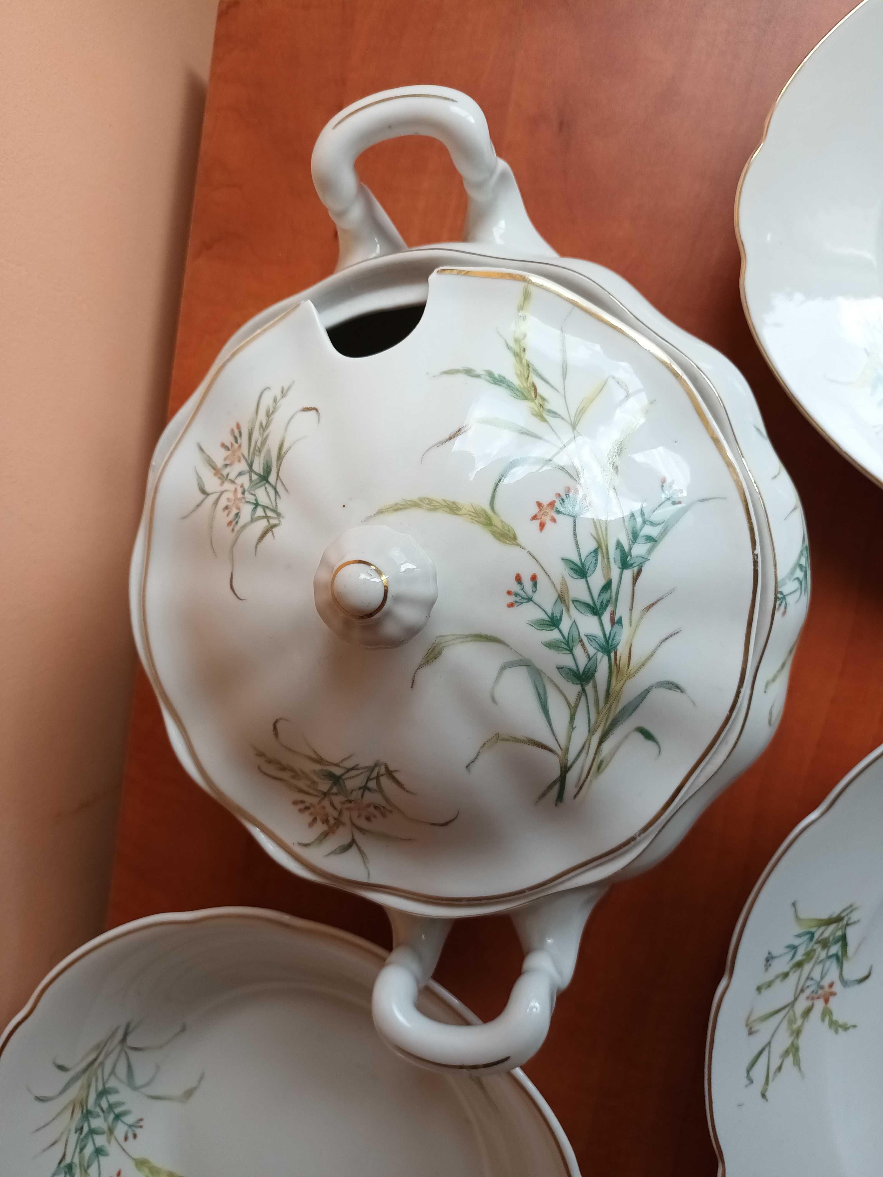 Zestaw porcelany obiadowej dla 6 osób PRL Ćmielów 24 elemementy.