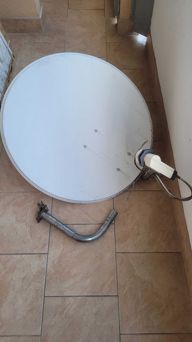 Antena satelitarna