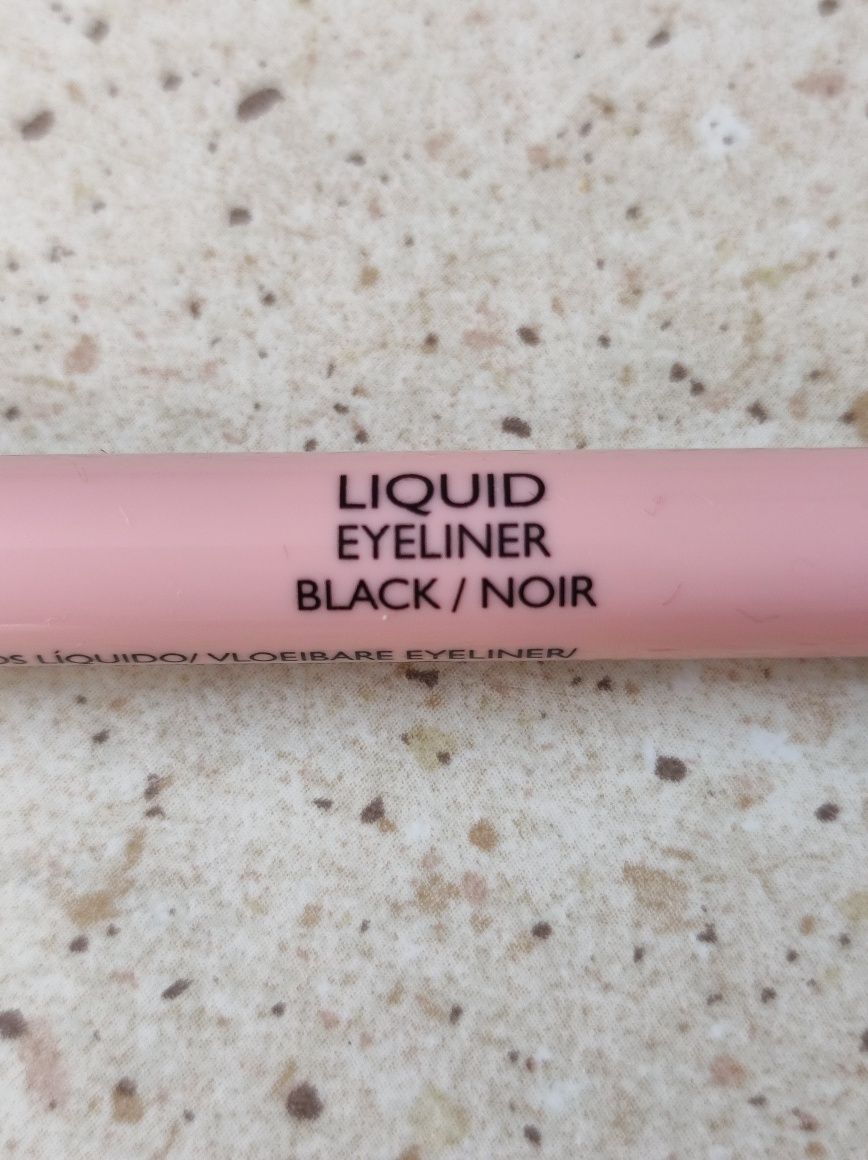 Eyeko - liquid eyliner black 0,4ml. czarny