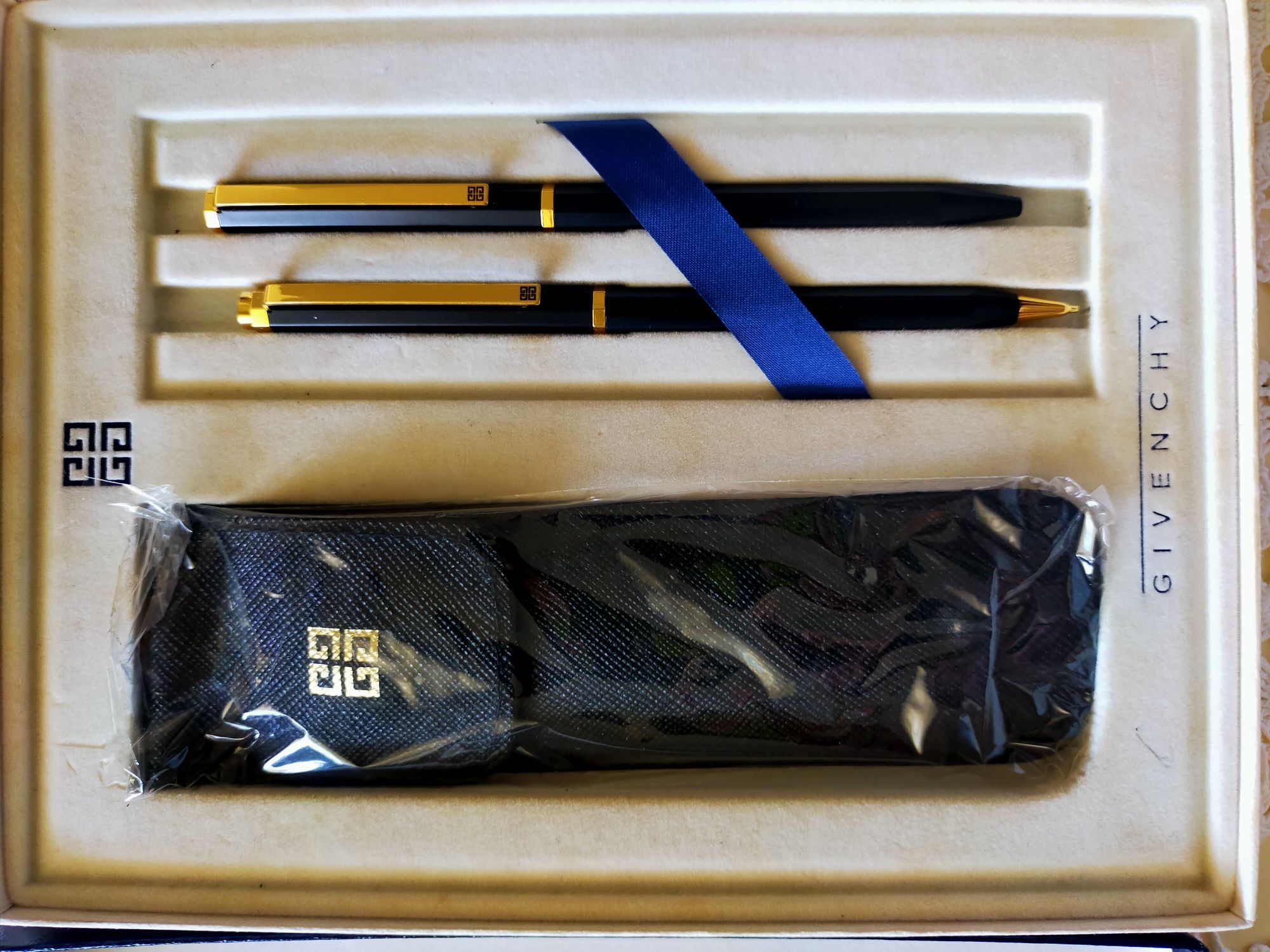 Coleção de canetas originais da Givenchy