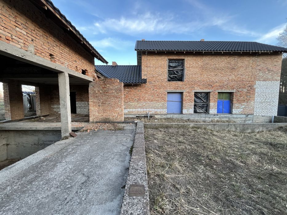 Недобудова в 1000 кв.м на ділянці 40 соток