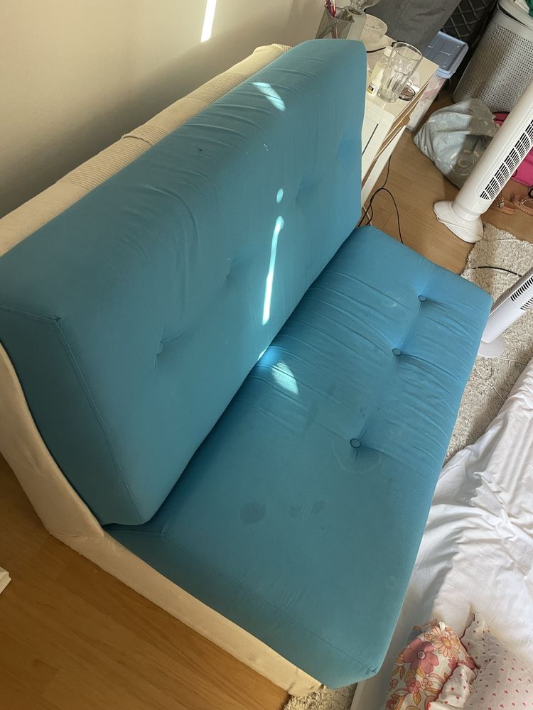 Sofa azul abre compacto