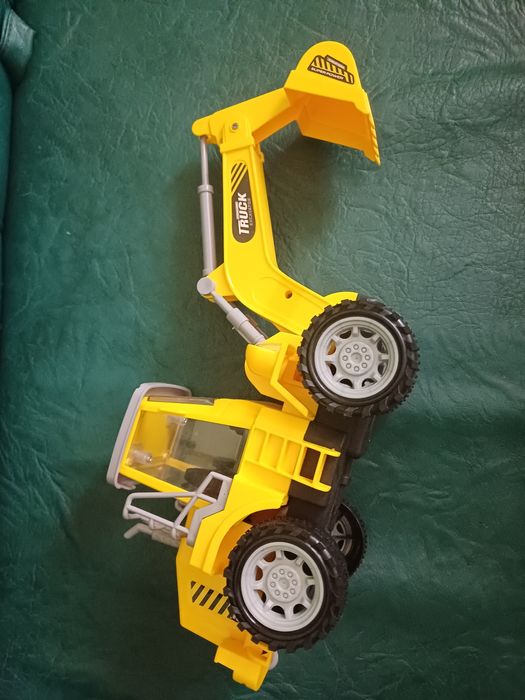 Трактор іграшка нова