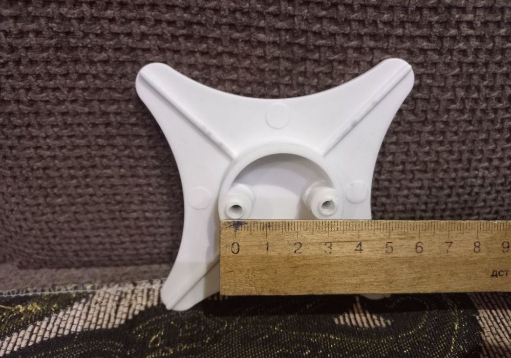 Підставка для корпусу м'ясорубки Ельво.
Нова.Купили,але не знадобилася