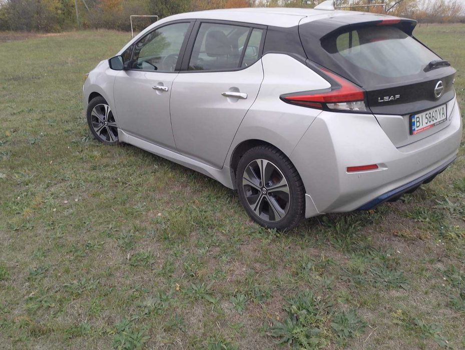 Nissan Leaf SV 2021