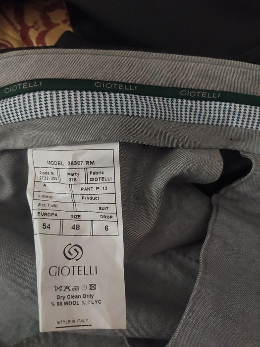 Продам костюм тройку Giotelli