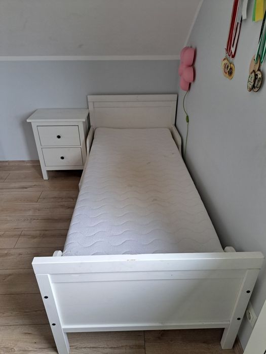 Zestaw: łóżko, materac, szafka nocna