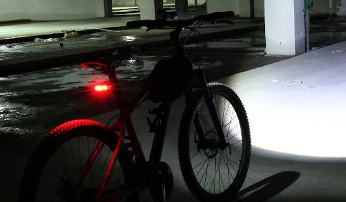 Новый световой комбинированный сигнал для велосипеда, мопеда, скутера