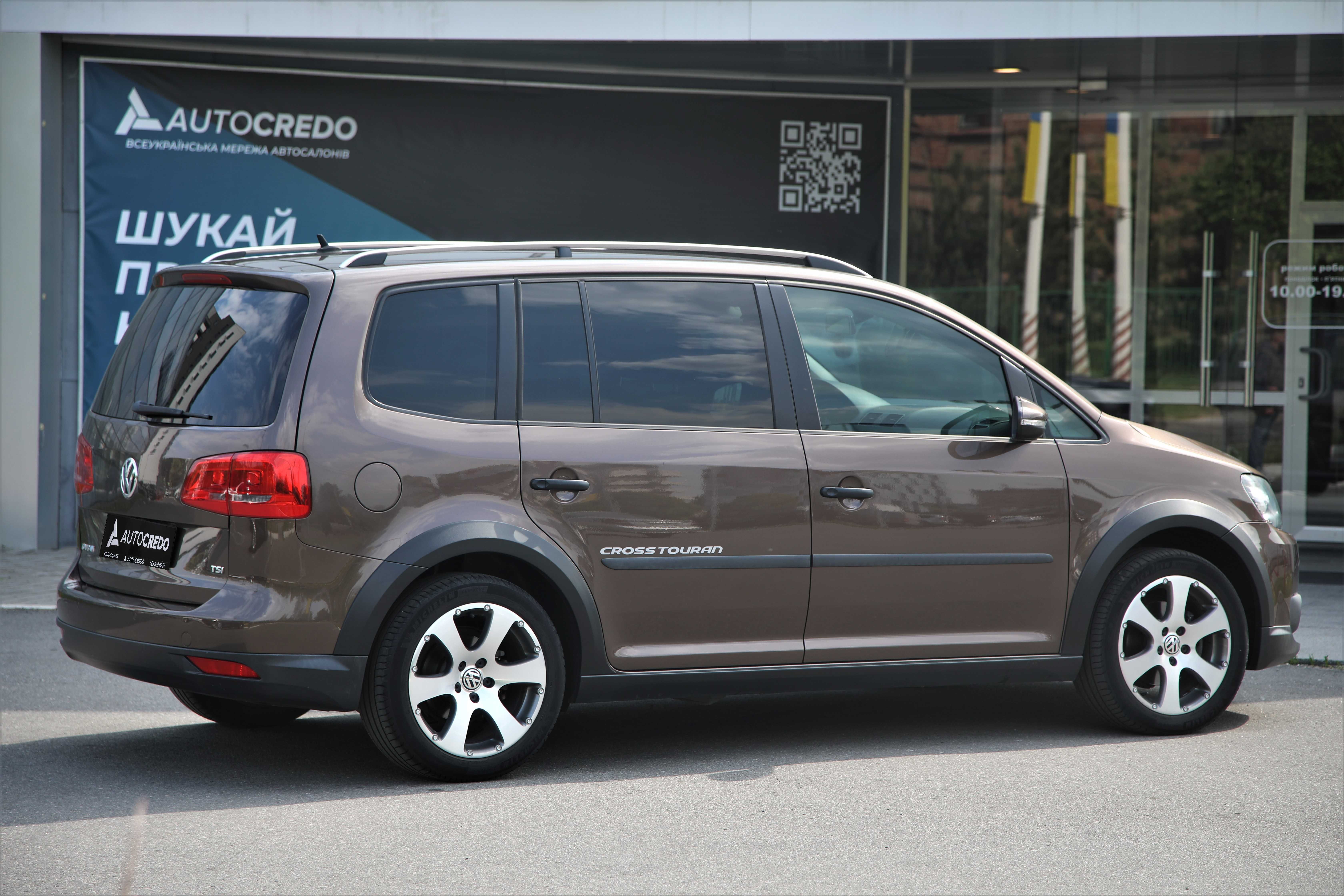 Офіційний Volkswagen Cross Touran 2012 року