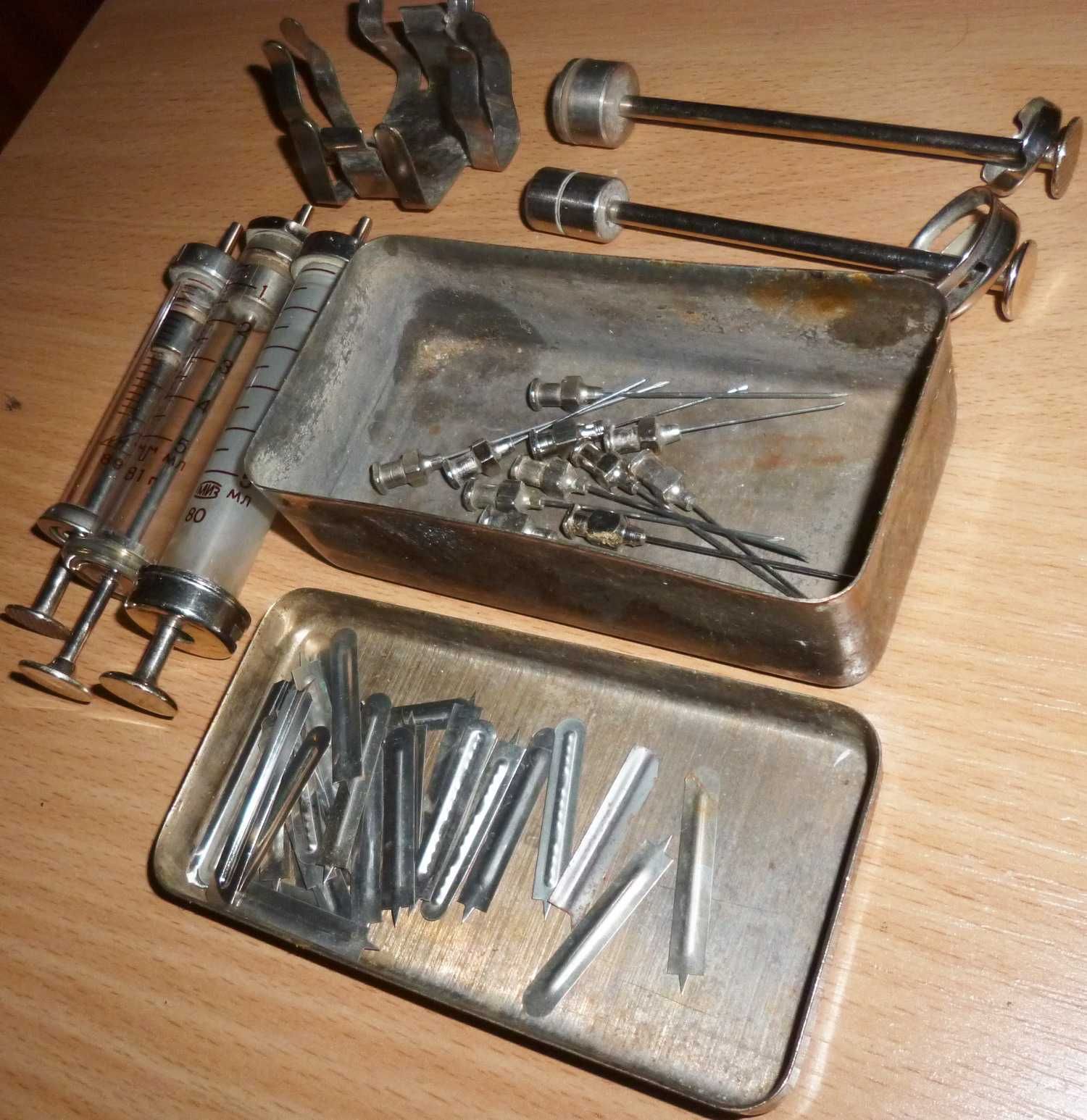 Б/у советский набор шприцов, игл и колок многоразового пользования