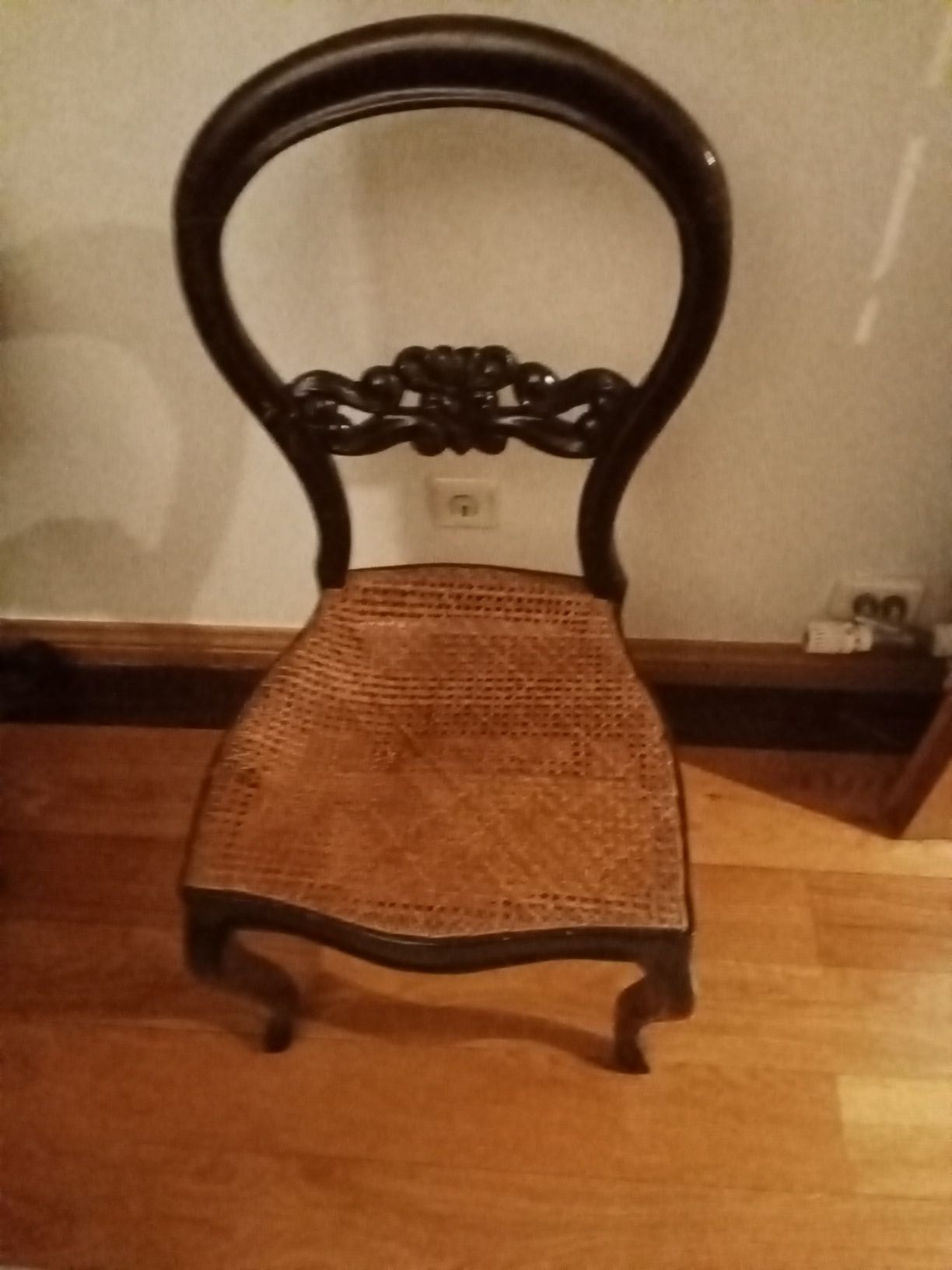 Cadeira de sala em madeira
