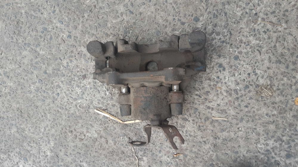 Супорт  передній Audi 100 С4