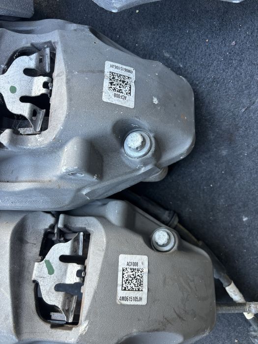 Komplet zaciskow hamulcowych Audi Q7 Q8