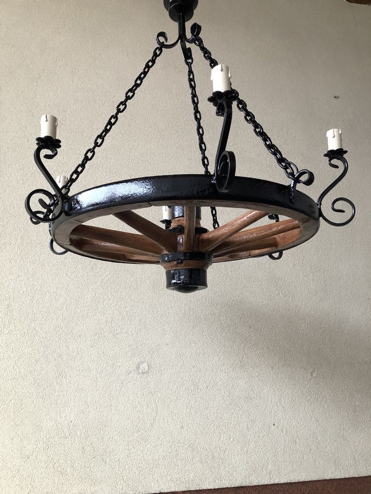 Lampa żyrandor z koła drewnianego