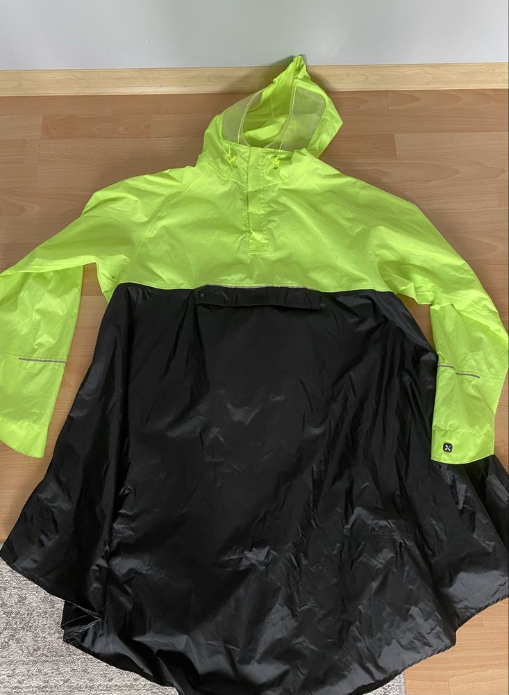 Poncho, peleryna przeciwdeszczowa na rower firmy Btwin / Decathlon/