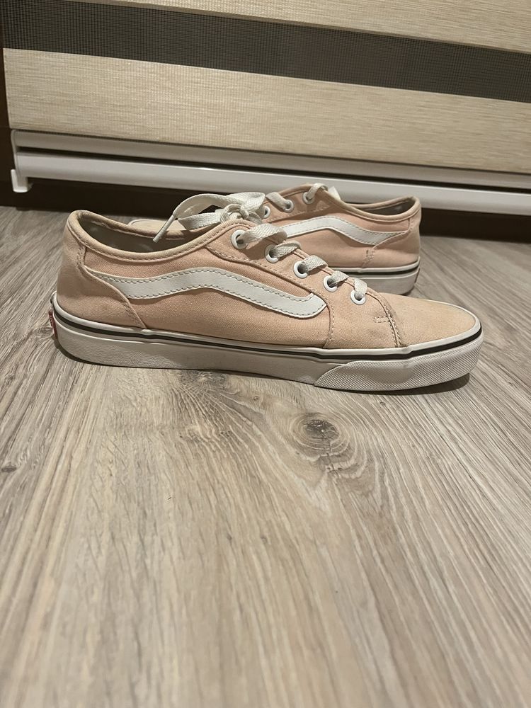 Różowe buty vans