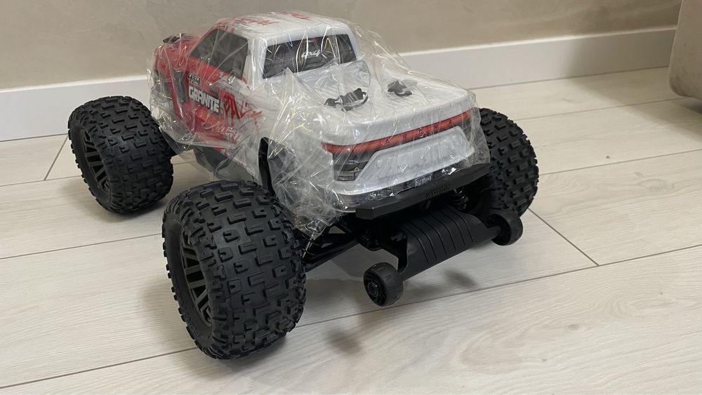 ARRMA 1:10 GRANITE 4X4 V3 3S BLX RTR (красный)  traxxas hpi losi mugen