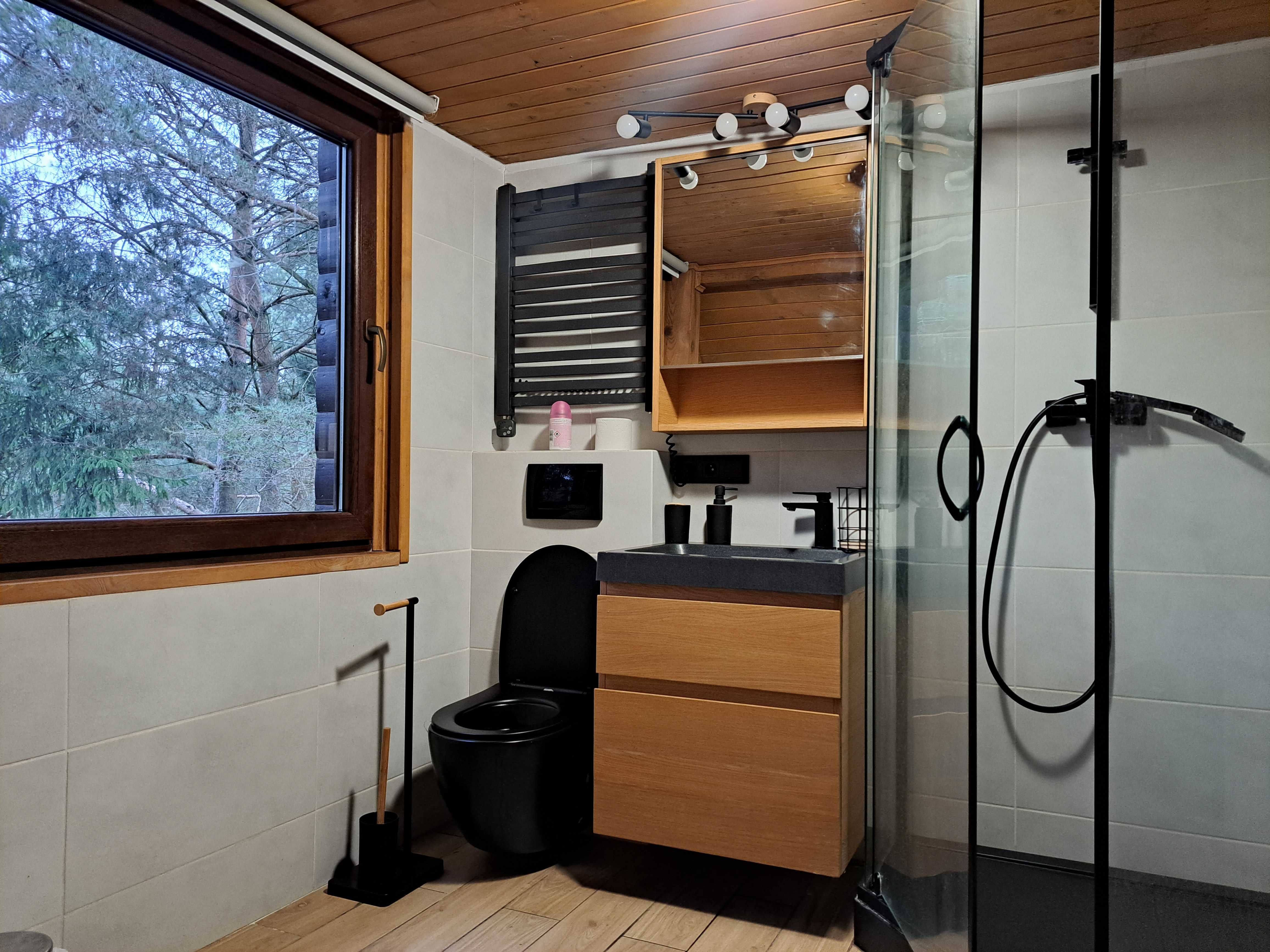 Dom domek letniskowy nad jeziorem. Sauna, bania, kominek, bilard.