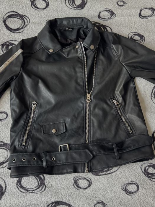 Жіноча кожанка , ідеальний стан