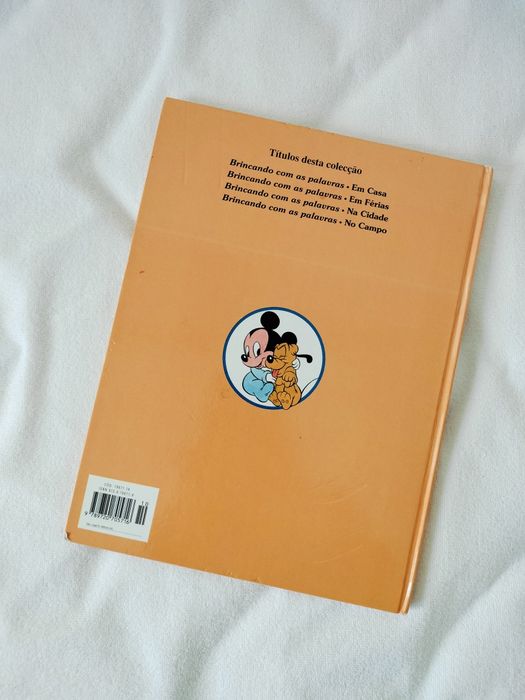 Brincando com as palavras Em casa Disney • Porto editora