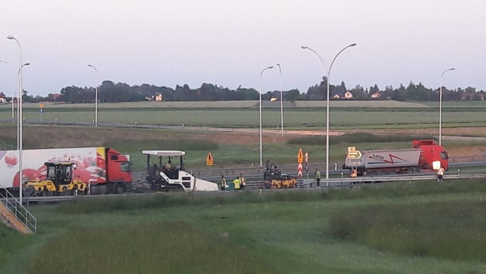 Układanie asfaltu/budowa dróg/parkingów/asfaltowanie/zalewanie spękań