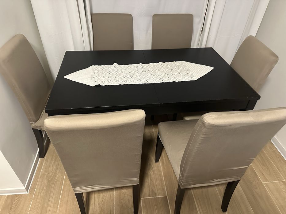 Mesa de jantar extensiva