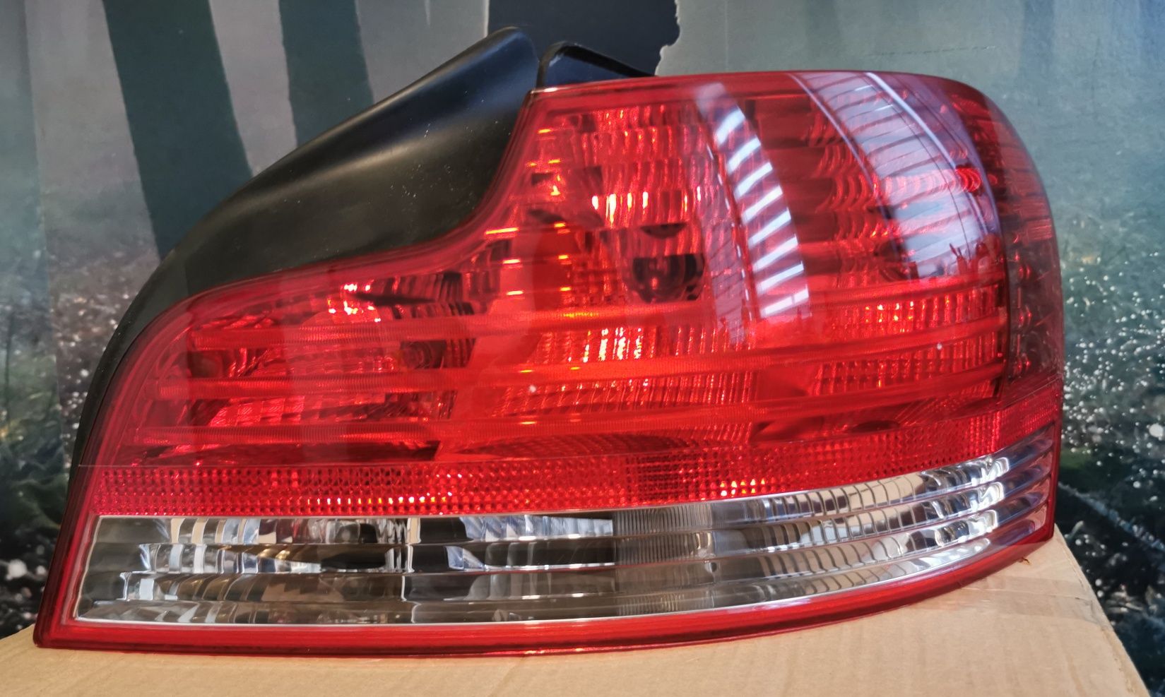 tylna prawa lampa BMW E82 E88 prawy tył nie led