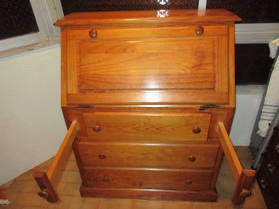 Escrivaninha em Madeira – Secretária com Gavetas | Estilo Clássico