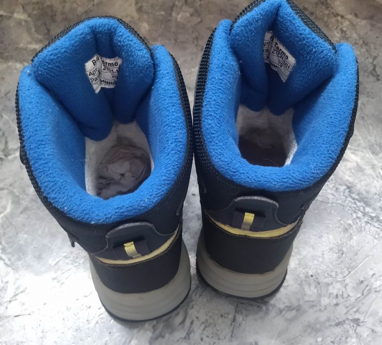 Продам дитячі зимові термочобітки B&G