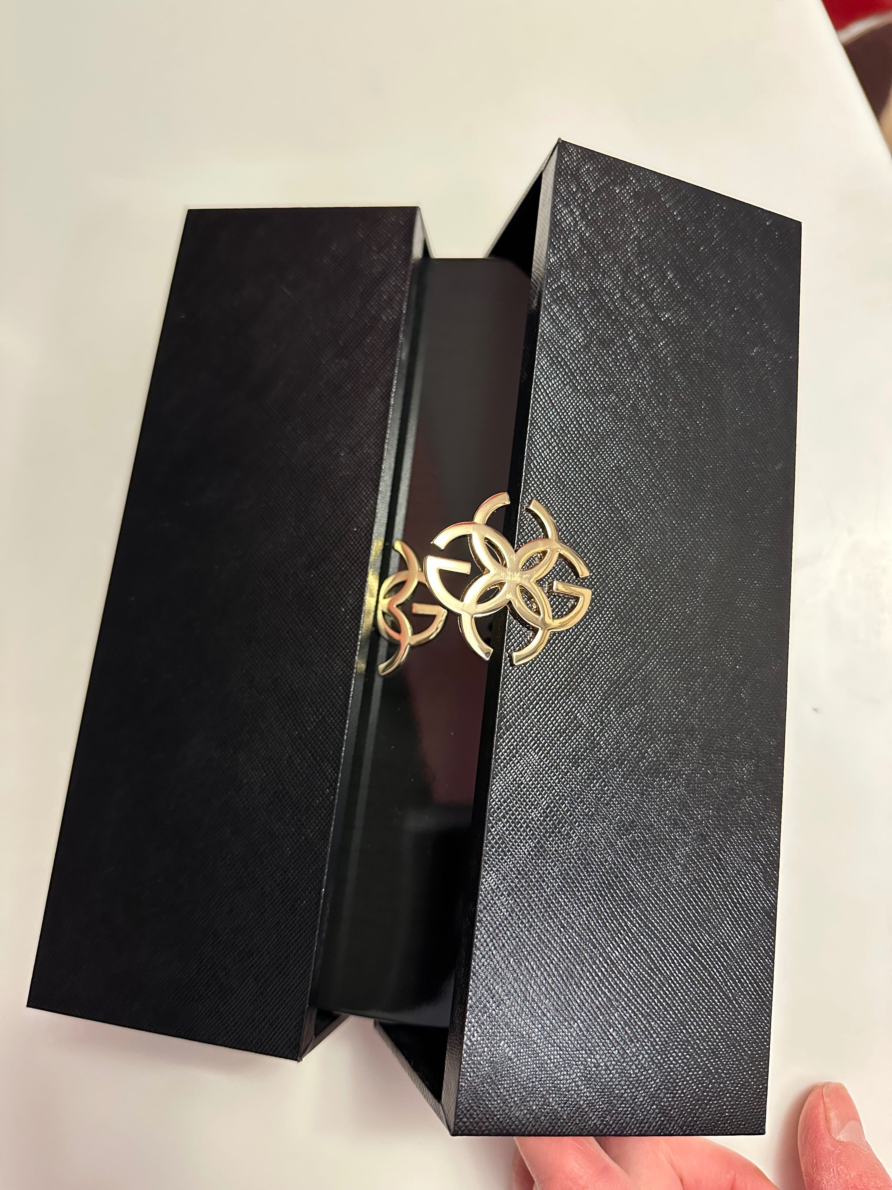 Чохол Golden Concept Sweden на IPhone 13 Pro. Оригінал!
