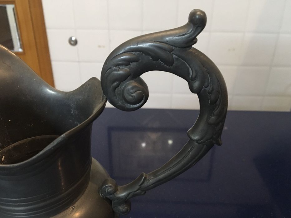 Jarro e taça de estanho 85% puro contrastado tambem vendo separado