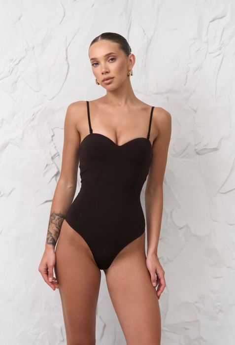 Боді з чашками на брительках