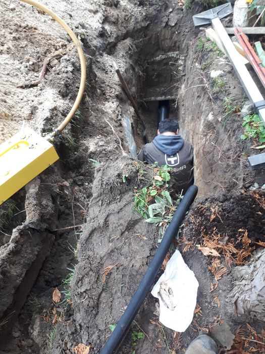 Minikoparka  toruń  kucie betonu wszelkie prace ziemne  przyłącza wodn