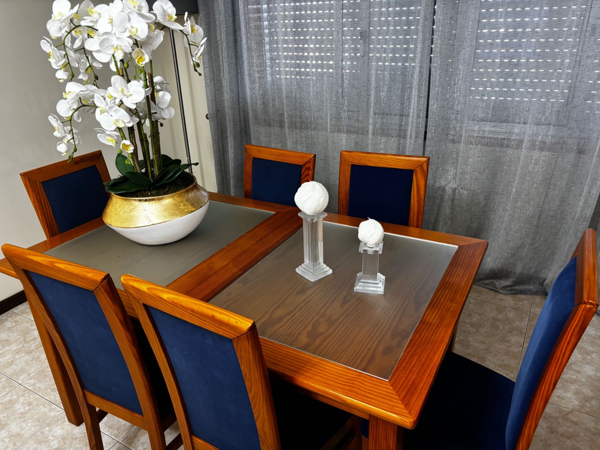 Mobília de sala de estar e jantar