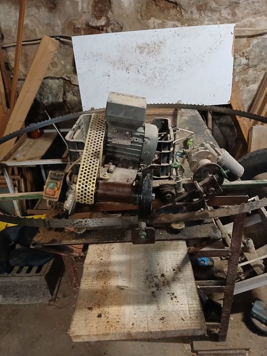 Ostrzałka do pil taśmowych