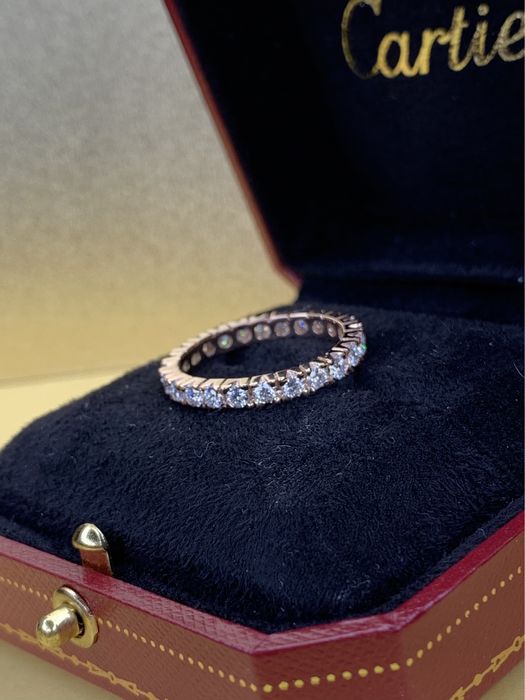 Золота каблучка з діамантами в стилі Cartier.