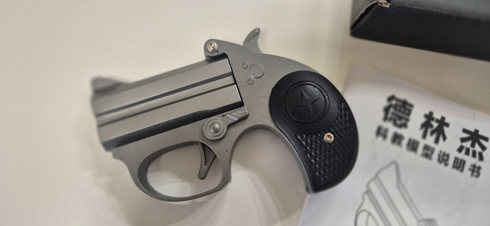 Vendo pistola Deringer Bond Arms de brincar ou coleção realista