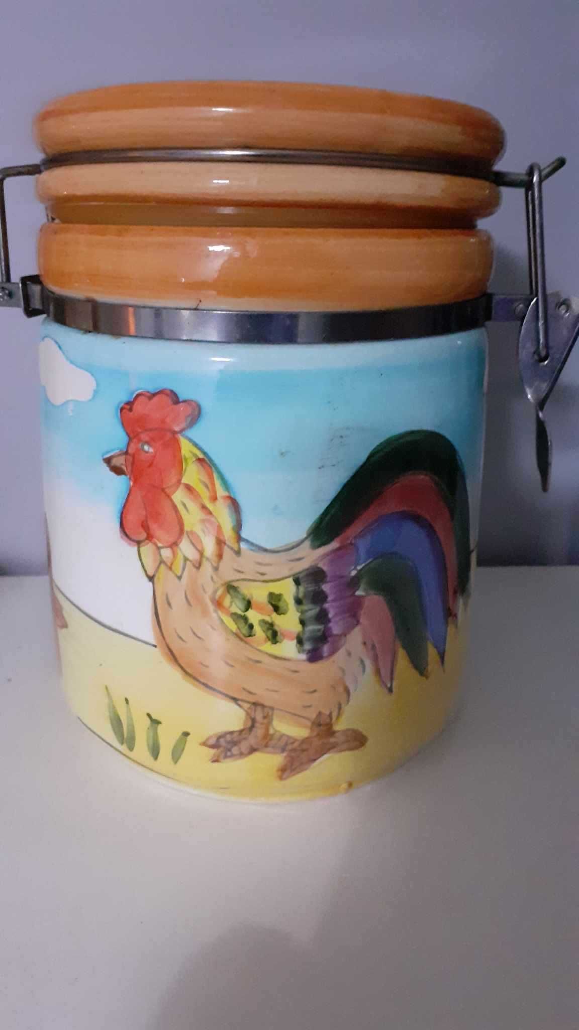 Ozdobny pojemnik na miód z łyżką