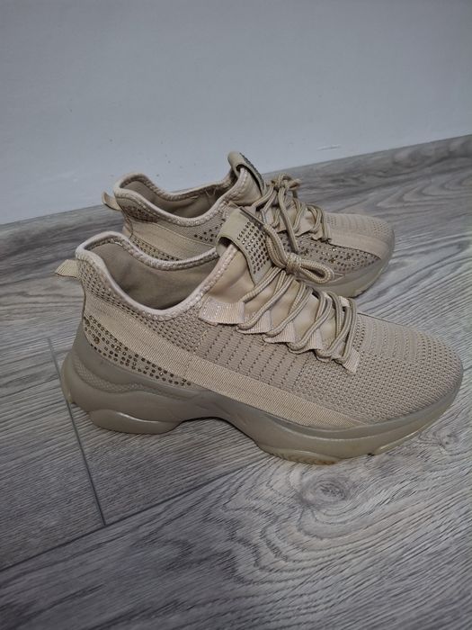 Кроссовки из коллекции Sweet Shoes
размер 40