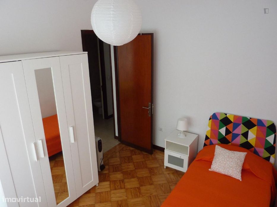 433247 - Quarto com cama de solteiro, com varanda