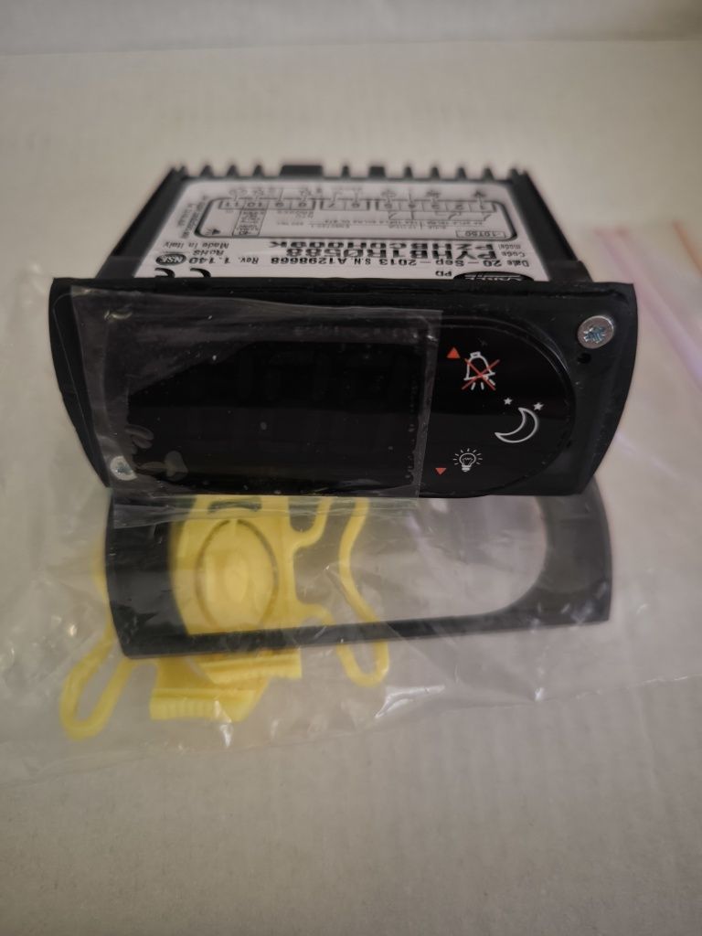 Controlador de temperatura digital Carel PZHB