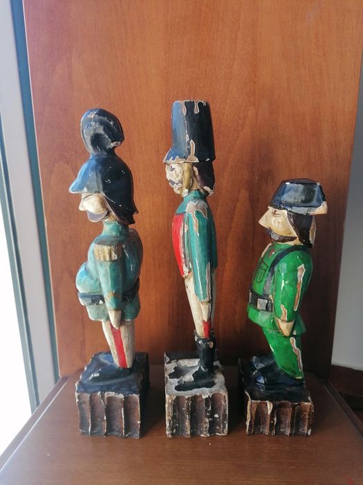 3 Estátuetas de militares - Madeira