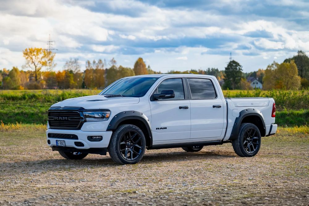 RAM 1500 Laramie Crew Cab 4x4 Night Edition Gaz